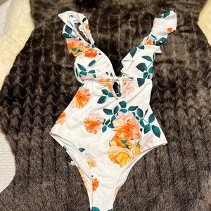 NWT CUPSHE WHITE FLORAL RUFFLE SLEEVE SWIM